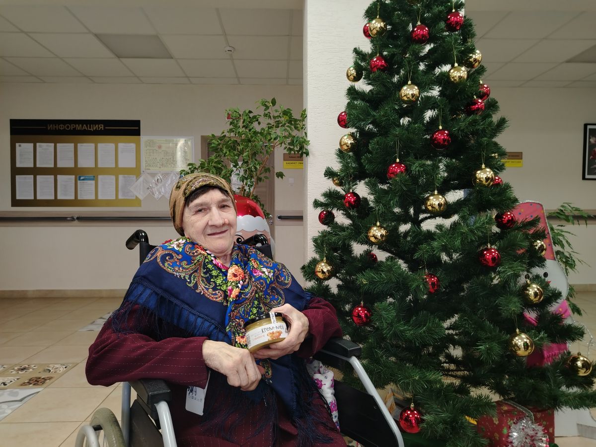 Получатели  социальных услуг получили подарки от своих &laquo;Внучек по переписке&raquo;